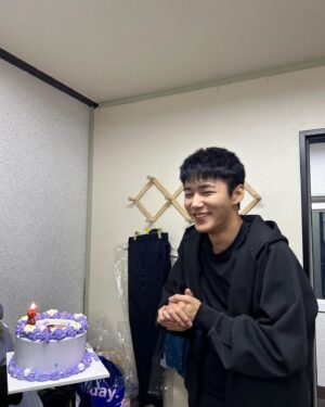 Seo Ji-hoon Instagram - 올해도... 행복할 수 밖에 없네요 😊
축하해주신 모든 분들 너무 감사합니다. 
더 좋은 모습으로 보답할게요 🖤