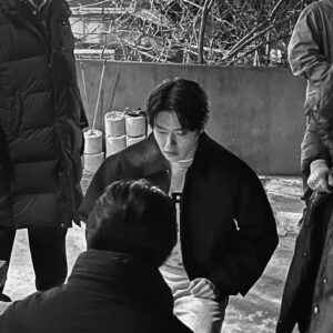 Seo Ji-hoon Instagram - 우는거 아님. 무릎 꿇은거 아님. 추운거... 맞음