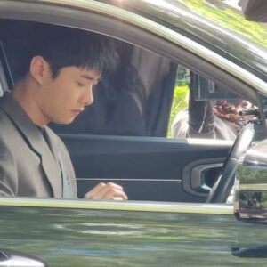 Seo Ji-hoon Instagram - 쿠션..퍼프..파우더..? 
뭐였더라 배웠는데 분명
#소용없어거짓말