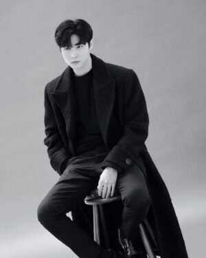 Seo Ji-hoon Instagram - 😗🤨