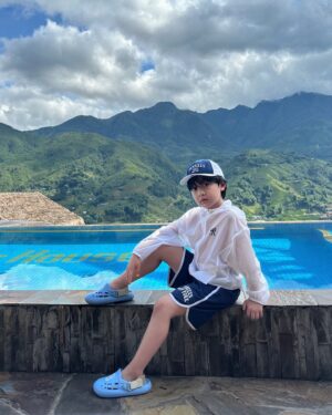 Seo Woo-jin Instagram - . 
여행에 빠질수 없는 물놀이!
MLB 스윔웨어와 함께 했어요.
보기만 해도 시원하고 힙함 그대로💙
@mlbkids_kr 

#협찬 #슈퍼팬키즈 #SUPERFANKIDS #MLB키즈래쉬가드 
#MLB키즈수영복#MLB키즈모자 #MLB키즈샌들 #물놀이샌들