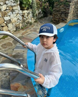 Seo Woo-jin Instagram - . 
여행에 빠질수 없는 물놀이!
MLB 스윔웨어와 함께 했어요.
보기만 해도 시원하고 힙함 그대로💙
@mlbkids_kr 

#협찬 #슈퍼팬키즈 #SUPERFANKIDS #MLB키즈래쉬가드 
#MLB키즈수영복#MLB키즈모자 #MLB키즈샌들 #물놀이샌들