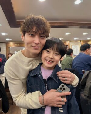 Seo Woo-jin Instagram - .
늦은 작품 끝인사.

처음 오디션 대본을 받았을 때, 대본을 읽고 목이 메여와 
한동안 아무것도 못하고 펑펑 울었던 기억이 납니다. 
좋은 작품에 누가 되지 않도록
우진이랑 정말 열심히 했던 날들이었습니다.
윤해와 윤달이를 연기할 수 있도록 허락해주신 감독님 감사합니다!
한 회 분량의 에피소드 주인공이었지만 4개월 넘게 함께 했던..
우진이도 저도 한 단계 더 성장 할 수 있었던..
행복하고, 아주 소중한 시간이었어요.

따뜻한 배우님들과 감독님, 그리고 야한사진관 가족들!
본방사수 함께하며 울고 웃어주신 시청자분들!
모두 감사합니다❤️