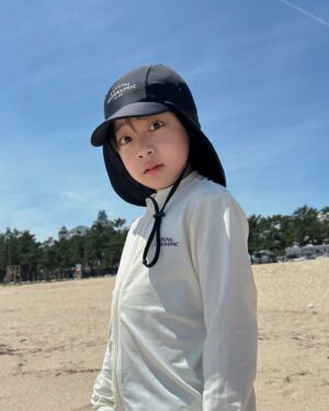 Seo Woo-jin Instagram - #제품협찬
.
올 여름 바다는 
#내셔널지오그래픽키즈 래쉬가드와 함께😉
@ng_apparel.kids

#내셔널지오그래픽키즈 #키즈수영복 
#키즈#래쉬가드#키즈여름옷 #키즈래쉬가드
