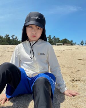 Seo Woo-jin Instagram - #제품협찬
.
올 여름 바다는 
#내셔널지오그래픽키즈 래쉬가드와 함께😉
@ng_apparel.kids

#내셔널지오그래픽키즈 #키즈수영복 
#키즈#래쉬가드#키즈여름옷 #키즈래쉬가드