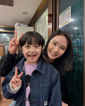 Seo Woo-jin Instagram - .
늦은 작품 끝인사.

처음 오디션 대본을 받았을 때, 대본을 읽고 목이 메여와 
한동안 아무것도 못하고 펑펑 울었던 기억이 납니다. 
좋은 작품에 누가 되지 않도록
우진이랑 정말 열심히 했던 날들이었습니다.
윤해와 윤달이를 연기할 수 있도록 허락해주신 감독님 감사합니다!
한 회 분량의 에피소드 주인공이었지만 4개월 넘게 함께 했던..
우진이도 저도 한 단계 더 성장 할 수 있었던..
행복하고, 아주 소중한 시간이었어요.

따뜻한 배우님들과 감독님, 그리고 야한사진관 가족들!
본방사수 함께하며 울고 웃어주신 시청자분들!
모두 감사합니다❤️