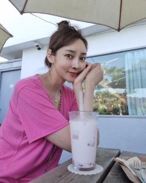 Seo Yeong Instagram - 어느덧 여름이라니🤪
#더위엔냉장고바지
#고쟁이바지 
#편한게최고
#전투복
#육아전투
#goodnight
