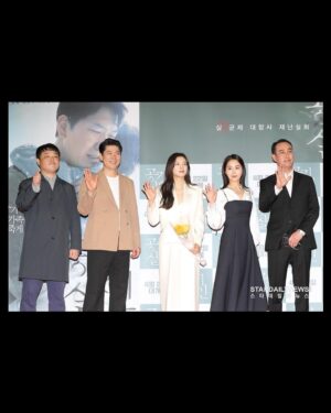 Seo Young-hee Instagram - 💝
#기자님들#감사합니다
#공기살인