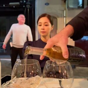 Seo Young-hee Instagram - 🥂
비몽사몽에도 열심히 먹고 마시기