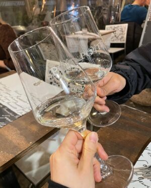 Seo Young-hee Instagram - 🥂
비몽사몽에도 열심히 먹고 마시기