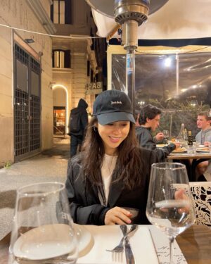 Seo Young-hee Instagram - 🥂
비몽사몽에도 열심히 먹고 마시기