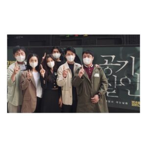 Seo Young-hee Instagram - 🙇🏻‍♀️
#공기살인#무대인사
#예매율1위#감사합니다
#내일만나요