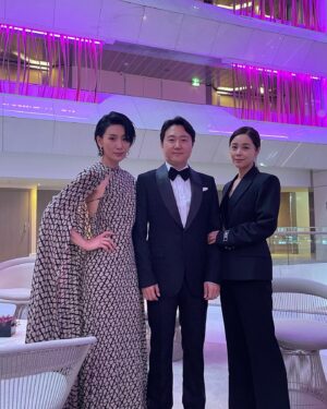 Seo Young-hee Instagram - #종이달