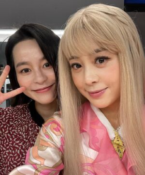 Seo Young-hee Instagram - 😘
#연극분장실
#행복했습니다