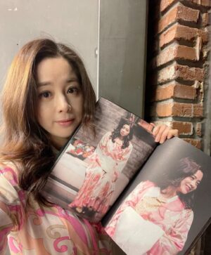 Seo Young-hee Instagram - 😘
#연극분장실
#행복했습니다