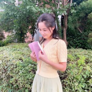 Seo Young-hee Instagram - 2023 봄까지
#종이달
#사랑합니다