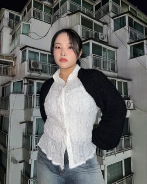 Seon Yoon-kyung Instagram - 여친룩 장착😎💙🧏🏻‍♀️ @gyeolofficial
