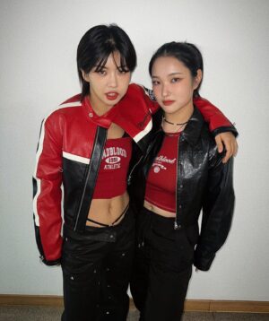 Seon Yoon-kyung Instagram - ❤️❤️❤️ @hook_realbeat ❤️❤️❤️
(훅은 지금 월드컵 얘기중..⚽️🇰🇷)