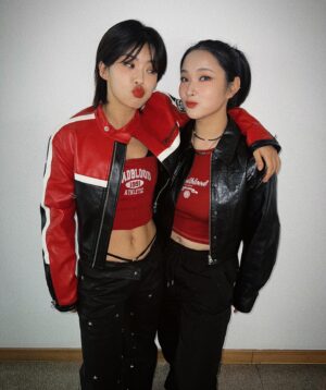 Seon Yoon-kyung Instagram - ❤️❤️❤️ @hook_realbeat ❤️❤️❤️
(훅은 지금 월드컵 얘기중..⚽️🇰🇷)
