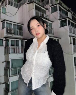 Seon Yoon-kyung Instagram - 여친룩 장착😎💙🧏🏻‍♀️ @gyeolofficial