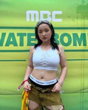 Seon Yoon-kyung Instagram - 나 이제 스무살이니깐 맘껏 벗어👙💋
@waterbomb_official