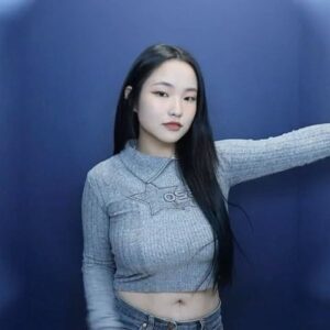 Seon Yoon-kyung Instagram - 왜 아름다운것은 짧게 스쳐지나가는건지 다신 오지않을 스무살 저랑 함께해주신 모든 분들 감사합니다 1년이 지나도 10년이 지나도 소중함 잃지 않겠습니다 🖤 새해 복 많이 받으세요 🤍 #2023