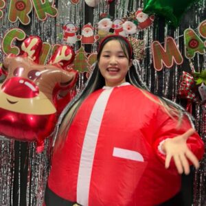 Seon Yoon-kyung Instagram - 섹시 루돌프 도전과 함께 Happy christmas 대 성공 🎄💕🌟.
한달간 달려온 콘서트 여정이 끝난것 같지만 앵콜콘을 기대해주세요 😎🖤. 
#onthestage #스우파 ##hook #훅 #선윤경