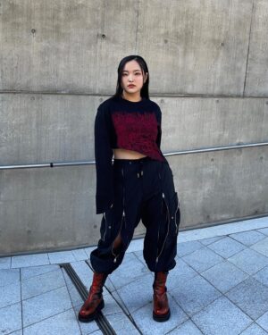 Seon Yoon-kyung Instagram - 158.. pose🥴 @songzio_official #songzio