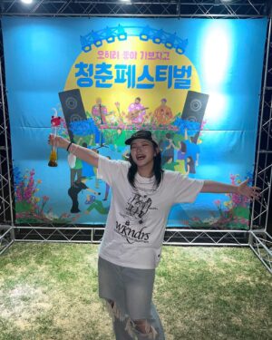 Seon Yoon-kyung Instagram - 야,너두 청춘이야🧏🏻‍♀️🌟 @bluespring_festival #청춘페스티벌 #hook