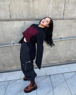 Seon Yoon-kyung Instagram - 158.. pose🥴 @songzio_official #songzio
