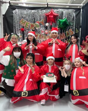 Seon Yoon-kyung Instagram - 섹시 루돌프 도전과 함께 Happy christmas 대 성공 🎄💕🌟.
한달간 달려온 콘서트 여정이 끝난것 같지만 앵콜콘을 기대해주세요 😎🖤. 
#onthestage #스우파 ##hook #훅 #선윤경