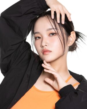 Seon Yoon-kyung Instagram - 내 🩸💦🥲이 담긴 picture .
With @fit.d_official 🧡.