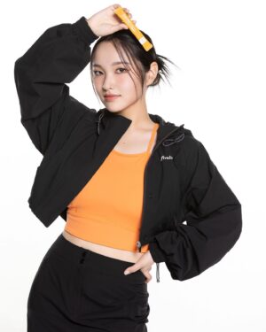 Seon Yoon-kyung Instagram - 내 🩸💦🥲이 담긴 picture .
With @fit.d_official 🧡.