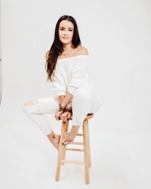 Serah D'Laine Instagram - C O M M U N I C A T I O N
.
What’s the most important “L” word in communication? Love?
Not this time (ok, maybe a little bit)....”.
•
Leadership”...almost...
More like can’t be a good leader unless you know how to communicate AND “Listen”. 
•
Listening is one of the most important aspects in all communication. And definitely in all relationships.  And I’m not only talking about romantic ones, even friendships and or business. In psychology NLP,  there are actually 4 types of listening styles - more on that later. 

Listening is different from just hearing. When you listen to someone, you are comprehending, understanding  what they are trying to say. 

When someone sees or feels that you are not listening, it could definitely result to miscommunication issues. So, how do you listen?

1️⃣ Be present to what they are  saying. 
Give them your full attention. Remove any distractions. That squirrel outside the window.

2️⃣ Make them feel at ease, casual - that it's okay to talk.
Let them know, “I am here. You can talk to me.”

3️⃣ Stop figuring things out while they are speaking or assume you know what they are about to say.
Because most of the time, things doesn’t require resolving. You just got to listen.

4️⃣ Let go of any agendas and don't take things personally.
Remember that EVERYONE has filters of reality aka the information being shared. How we receive this information goes through deletrons, distortions   generalizations to fit our model of the world   internal story we play. Try to listen from a conscious perspective, you can even hear your filters yourself. Hahah!

Healthy Communication starts with good and active listening. And not matter what anyone says, how you make them feel will be the lasting impression.
•
🎙 Who’s listening in on Clubhouse - join my room of powerhouse women as we share tips, strategies   most importantly genuine laughs from all the BS we’ve been through. Keep it real, reall. 
✳️Every Thursday  6pm PST • 9pm EST on CLUBHOUSE

📌 Save this for reminder later or tag someone who needs this as well!

•
•
•
•
•
