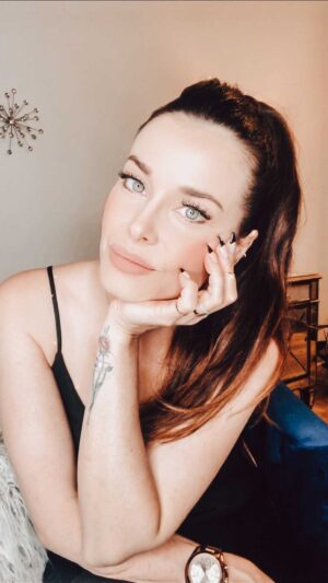 Serah D'Laine Instagram - #FullMoon #Eclipse Step into your future self.
Fast forward 3 mins if you want to skip the music intro.
🌹