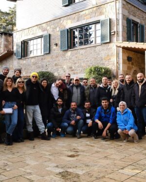Sercan Badur Instagram - Bu gemi de limana yanaştı. Önce kaptanım @emrahagus ‘a ve bu yolculukta bizimle olan herkese sonsuz teşekkürler. “Yardımcı Oyuncu” binbir gerçek hikayeler ile sektöre ayna tutmaya geliyor. Haydin hayırlısı.🥲 #yardımcıoyuncu