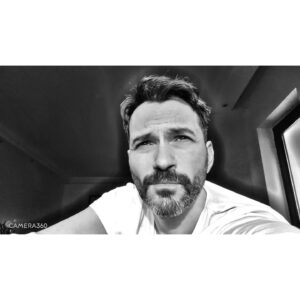 Serdar Özer Instagram - Back 2 black ♣️