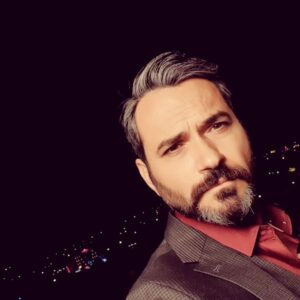 Serdar Özer Instagram - U N E X P E C T E D
#video  #instareels #beautiful #beauty #photography #photooftheday  #dance #hercai 
#cihanşadoğlu #azatşadoğlu