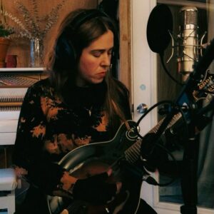 Serena Ryder Instagram - Friday (3/11) 
 
 
📸: @adriakain