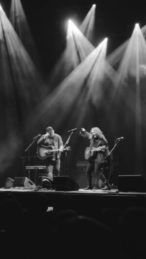 Serena Ryder Instagram - I LOVE reliving these magical moments from @masseyhall with @williamprince! It is an honour to share the stage and call him my friend. Check out the new live video for “Sing Me A Song” in my bio! And stay tuned, we might have some more announcements for you soon 🫢