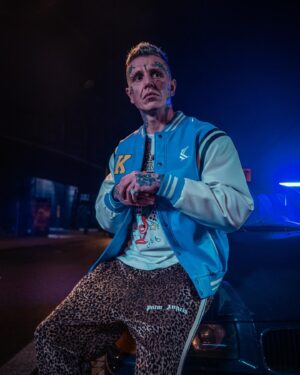 Sergei Barracuda Instagram - Sergei Barracuda - Směj se teď 🎭 Kontroluj klip hned @youtube 🎬 713 🛐 půlnoc 00:00 @spotifyczechrepublic ✅ 📸 @rebeccaoliviasibilev 📸