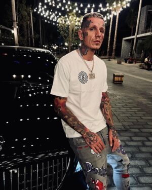 Sergei Barracuda Instagram - Ma mise jeste neni kompletni⏳