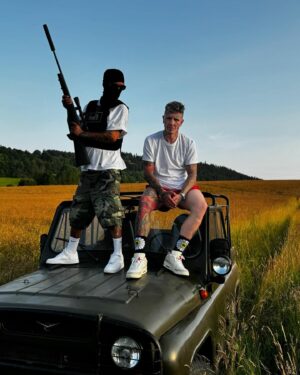 Sergei Barracuda Instagram - Zazitkova kancelar @nicholassibilev 🤠 @lu2vinylflexer : “Ty debiiileee” 😂 UAZ 89 rok armadni skvela🪖🔥💨