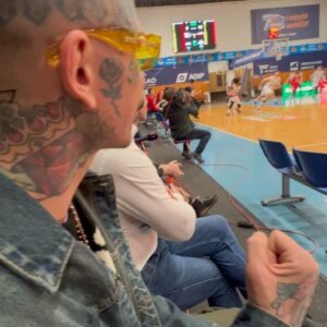 Sergei Barracuda Instagram - Lepsi strilet a minout nez nechat vyprset cas a premyslet co kdyby🔥🏀2024 zacinam chodit zase na zapasy @nhostrava 💙🏀