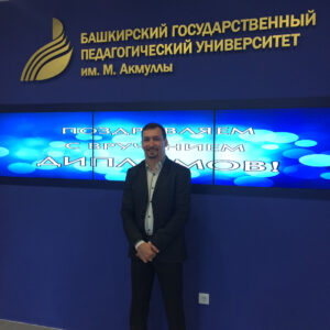 Sergey Kutergin Instagram - Сегодня, как почётный гость/выпускник присутствовал на вручении красных дипломов в моём родном БГПУ! Прикольно, когда человек с "синим" дипломом даёт напутствие почти 400 людям с "красными" дипломами!😂😂😂 Рад был видеть своих педагогов! Р.М. Асадуллин в моё время был проректором, теперь он ректор! А.Ф. Мустаев был куратором моей группы и преподавателем, теперь проректор! Максим Балихин играл со мной в одной команде, теперь там тоже большой начальник по пед.воспитанию. Оксана Савченко вообще Паралимпийская чемпионка и политик! Круто, что все развиваются!!! БГПУ Forever!!!🔥🔥🔥