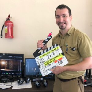 Sergey Kutergin Instagram - Вот и подошло к завершению это полуторамесячное приключение под названием съёмки большого кино «Нормальный только я», под командованием Антона Богданова и Михаила Шулятьева. Было прекрасно! Спасибо всем👏🏻👏🏻 @vantonbogdanov @l.rm.n @mvitorgan @svetalistova @olleg @olgabelyashina @khabensky_fund @dil.sergei @steinfarell @sergei_ivanov020408 @shestakov_msk @grisha_2019_ @morevadu @vgordeev.official @cilich35 @maksefimov1990 @igorgasparyan и всем-всем-всем, кто не имеет Инстаграм или я его не знаю!!! Смотрите нас на экранах страны в 2021 году!🤘🏻🎬 #кино #съемки
