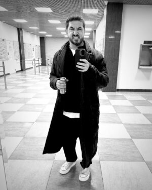 Sergey Matvienko Instagram - Подойди к зеркалу и посмотри сколько зубов у тебя видно, когда ты улыбаешься.
