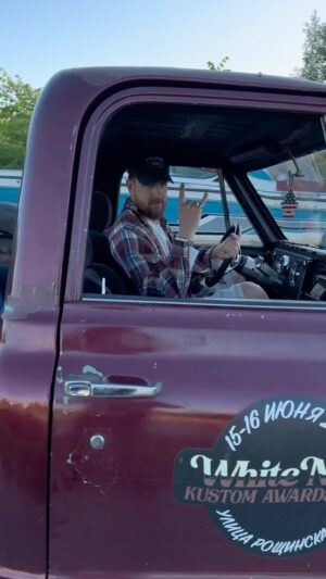 Sergey Mezentsev Instagram - Hola! 🤠 

Спасибо @rockabillygarage за новый опыт