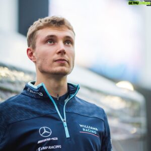 Sergey Sirotkin Instagram - Итоги гран-при Эмилии-Романьи 🏁⁣⁣⠀
⁣⁣⠀
1️⃣ Мы в который раз мы убеждаемся, что Формула 1 очень сложна. Так, многие эксперты, в том числе и я, считали, что трасса в Имоле будет подходить Ferrari ещё больше, чем команде Red Bull. Особенно в гонке, где им надо будет следить за износом резины. ⁣⁣⠀
⁣⁣⠀
В итоге случилась противоположная ситуация. Гонка явно говорит нам о том, что есть некие процессы, в которых мы не смогли разобраться. И я уверен, что будут ещё инциденты, когда Феррари и РедБулл будут вести себя так, как мы от них не ожидаем. ⁣⁣⠀
⁣⁣⠀
2️⃣ РедБулл ещё не сдался и будет бороться до конца. ⁣⁣⠀
⁣⁣⠀
Отставание Макса от Леклера в 27 очков при условии, что 20 гонок еще впереди, не так катастрофично. У РедБулл есть все шансы вернуться в борьбу и быть конкурентом для Феррари. Даже если мы возьмём расклад, когда их машины одинаково быстры на трассе, в плане непосредственно позиционной борьбы пилотам РедБулл гораздо проще, чем пилотам Ферари, поскольку их скорость достигается за счёт скорости на прямых. ⁣⁣⠀
⁣⁣⠀
Следовательно, РедБулл очень трудно обогнать, а самим пилотам команды обгонять на своих болидах проще. Чтобы Феррари в гонке выглядеть на равных, им нужен какой-то запас в плане темпа и времени на круге, этим получится нивелировать весомое преимущество РедБулл в скорости на прямых.⁣⁣⠀
⁣⁣⠀
3️⃣ Ещё один интересный момент – форма⠀Льюиса, который уже не первый раз⠀уступает Расселу. ⁣⁣⠀
⁣⁣⠀
Я считаю, что ещё слишком рано делать какие-то выводы. Более того, я уверен, что оба пилота Мерседес сконцентрированы не на результате здесь и сейчас, а на том, куда команда сможет прийти в конце этого сезона, а самое главное – в следующем сезоне. По моему мнению их первостепенная задача сейчас — любой ценой, даже ценой результата, прийти к полному пониманию машины, увидеть, как машина реагирует на доработки, и уже весь этот опыт максимально воплотить в жизнь в сезоне’23. ⁣⁣⠀
⁣⁣⠀
Более подробный разбор итогов размещу в своём телеграм-канале, ссылка в шапке профиля.⁣⁣⠀
⁣⁣⠀⁣⁣⠀
Друзья, а что вы думаете по поводу этой гонки? Как вам сезон? Как вы думаете, какие стратегии с обновлением машин изберут команды? Пишите в комментариях, давайте обсуждать!⁣⁣

English text in comments