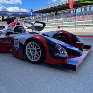 Sergey Sirotkin Instagram - Новая конфигурация трассы Игора Драйв: мое личное мнение. Часть 1.⁣⁣⠀
⁣⁣⠀
После второго этапа REC хотелось бы сфокусироваться не столько на гонке (которая, безусловно, также запомнилась), сколько на самой трассе, поскольку Игора — автодром с новой, очень интересной конфигурацией. Думаю, многим будет интересно узнать мое мнение о новом, видоизменённом третьем секторе трассы и общем впечатлении от этого трека, на котором, ксати, я до этого ни разу не ездил.⁣⁣⠀
⁣⁣⠀
В целом от трека остались приятные эмоции. Трасса широкая и весьма быстрая, асфальт и поребреки по всем стандартам Ф1. И это действительно круто, что у нас в России есть трассы такого высокого уровня.⁣⁣⠀
⁣⁣⠀
Автодром довольно необычный, имеет свой естественный профиль, что с точки зрения пилотирования всегда очень интересно. Во время управления машиной здесь появляются уникальные ощущения, связанные именно с этой трассой, которые ты ни с чем не перепутаешь даже спустя долгое время.⁣⁣⠀
⁣⁣⠀
На Игоре сейчас довольно много среднескоростных поворотов, особенно в первой половине круга, которые гармонично сочетаются в своем особом ритме. Например, на машинах Формулы-1, где прижимная сила на этих скоростях работает уже достаточно активно, этот самый ритм через первую половину круга будет высокий и пилотировать будет еще приятнее.⁣⁣⠀
⁣⁣⠀
Новый сложнопрофильный третий сектор с большим перепадом высот заслуживает отдельного внимания. Длинный подъем в гору Т13-Т15 получился довольно сложным из-за достаточно резкой и большой компрессии, которая создаётся на входе. На мой взгляд, для гонок Формулы-1 этот участок трассы мог стать чуть ли не самым сложным с точки зрения пилотажа, поскольку атакуя в полную силу даже на машинах класса GT или на BR03, пилотам приходится придумывать, как его пройти лучшим образом, искать неординарные решения, чтобы не терять в скорости. Конечно, для Ф1 с более высокими скоростями в полную силу ехать этот участок было бы сложно. В целом же третий сектор получился непохожим ни на что, необычным и запоминающимся
⁣⁣⠀
Продолжение в карусели! 👉🏻⁣⁣
⁣⁣⠀
В целом вся трасса, да и ее новый участок получились действительно уникальными.⁣⁣⠀
⁣⁣⠀
Поделитесь: как вам новая Игора?